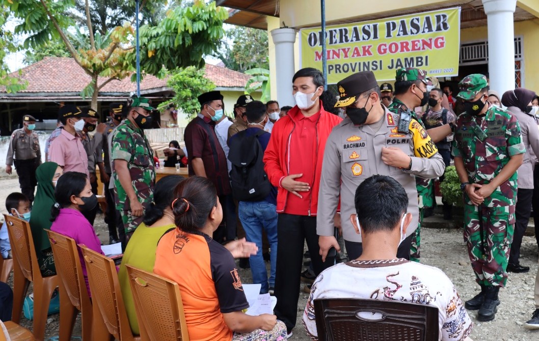 Tinjau Pasar Murah Di Tebo, Edi Purwanto Ingatkan Distributor Agar Tidak Permainkan Harga