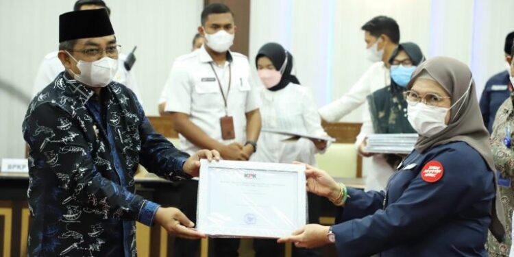 Pemkab Tanjabbar Diganjar 3 Piagam Penghargaan Dari KPK RI