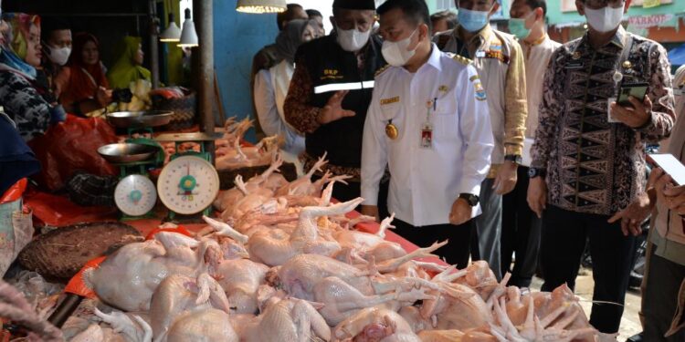 Sidak Pasar Angsoduo, Al Haris Pastikan Harga Bahan Pokok Stabil Jelang Idul Fitri 1443 H