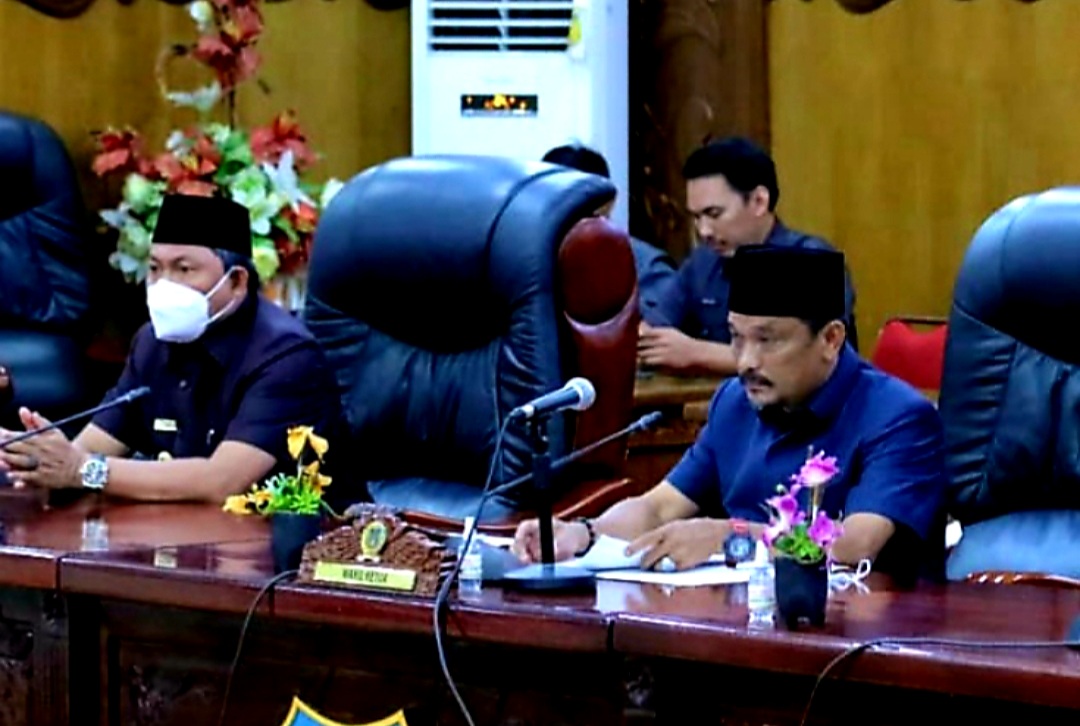 Ucokmora Pimpin Rapat Paripurna Kedua Penyampaian Pemandangan Umum Fraksi Terkait LKPJ Bupati