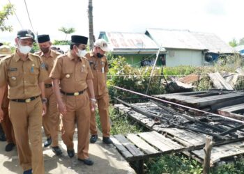 Salurkan Bantuan, Bupati Tinjau Lokasi Kebakaran Kelurahan Betara Kiri