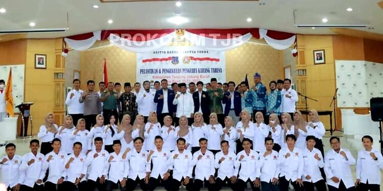 Bupati Tanjabbar Kukuhkan Pengurus Karang Taruna Masa Bakti 2022- 2027