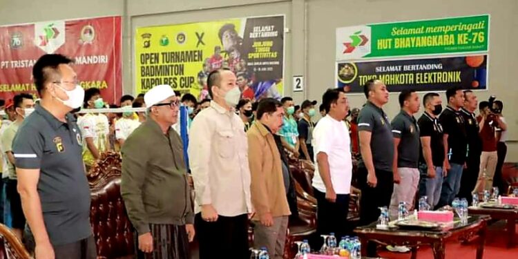 Ketua DPRD Tanjab Barat Hadiri Open Turnamen Badminton Kapolres Cup 2022