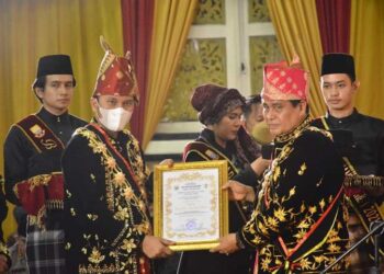 Ketua DPRD Provinsi Jambi Edi Purwanto Dianugerahi Gelar LAM Jambi “Datuk Andiko Putro Jayo Siasah Alam”