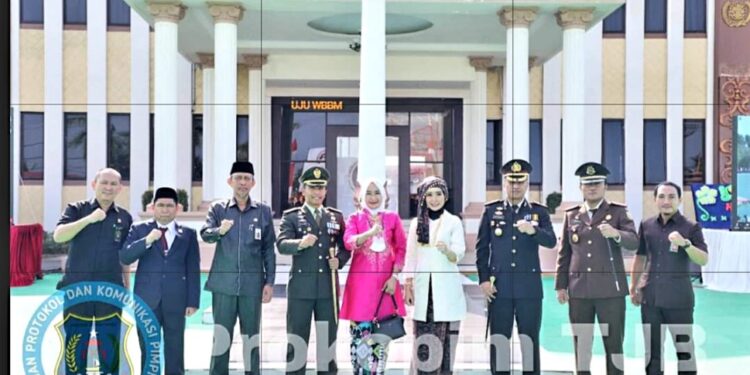 Ketua DPRD H. Abdullah Hadiri Peringatan HUT Bhayangkara Ke-76 di Mapolres Tanjab Barat 