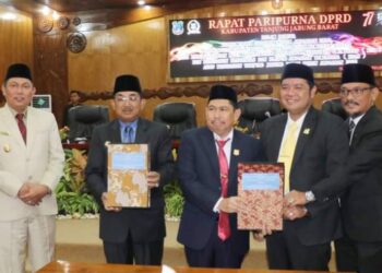 H. Abdullah Pimpin Paripurna Penyampaian Laporan Badan Anggaran DPRD