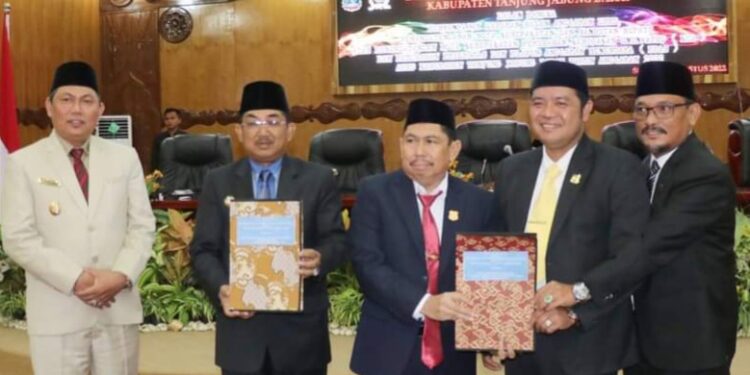 H. Abdullah Pimpin Paripurna Penyampaian Laporan Badan Anggaran DPRD