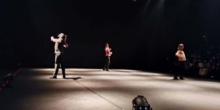 Koreografer Belanda Arno Schuitemaker Pukau Penikmat Seni di Jambi Dalam Karya “If You Could See Me Now”