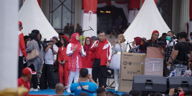 AL HARIS LEPAS JALAN SANTAI