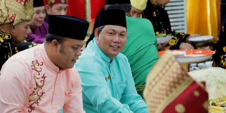 Wabup Tanjab Barat Hadiri Penganugerahan Gelar Adat Melayu Jambi Kepada Tiga Pejabat Negara