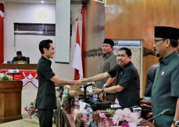 Ketua DPRD Pimpin Rapat Paripurna Kedua Penyampaian Pandangan Umum Fraksi DPRD Terhadap Raperda