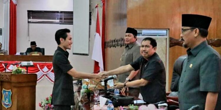 Ketua DPRD Pimpin Rapat Paripurna Kedua Penyampaian Pandangan Umum Fraksi DPRD Terhadap Raperda