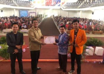 Kemas Alfarabi dan Youtuber Fiki Naki menjadi Pemateri Seminar Physics Star