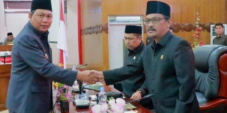 Bersama Ucok Mora, H Abdullah Pimpin  Rapat Paripurna Ketiga Bahas Raperda Inisiatif 