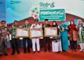 Bupati Anwar Sadat Terima Penghargaan Upakarya Wanua Nugraha
