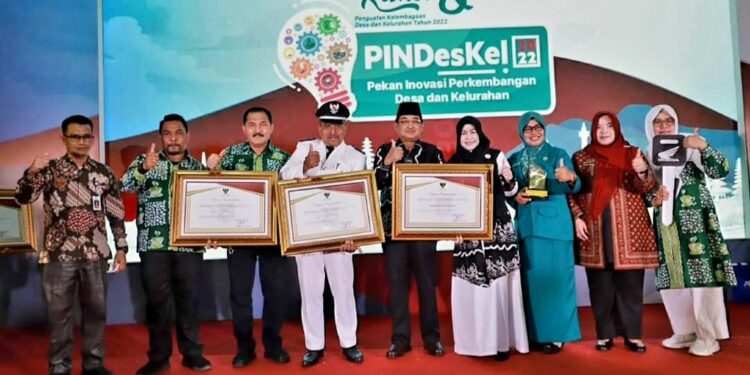 Bupati Anwar Sadat Terima Penghargaan Upakarya Wanua Nugraha