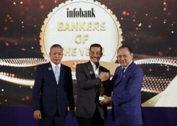 Mantap! Dirut Bank Jambi Yunsak El Halcon Raih Penganugerahan TOP 100 CEO & The Next Leaders Forum 2022