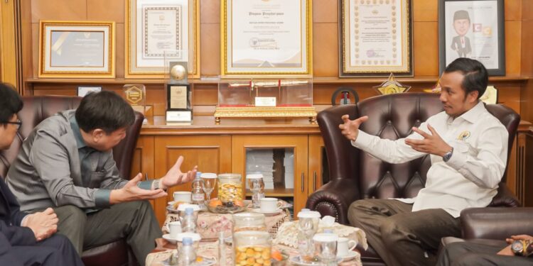 Terima Dubes Singapura, Edi Purwanto Diskusikan Masalah Karhutla, Merit Sistem dan Potensi Wisata Jambi