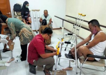 Lewat M Harrifar, Penyandang Disabilitas Bungo-Tebo Terima Bantuan Kaki Palsu dari Prabowo Subianto