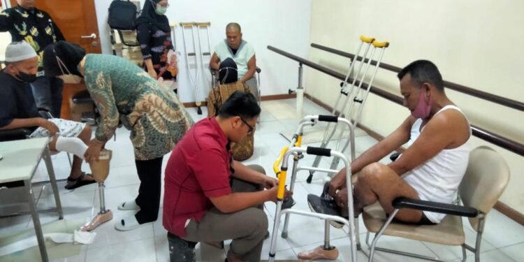 Lewat M Harrifar, Penyandang Disabilitas Bungo-Tebo Terima Bantuan Kaki Palsu dari Prabowo Subianto