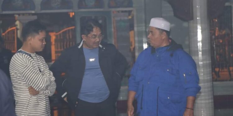 Bupati Anwar Sadat Tinjau Masjid Agung Al-Istiqomah Pasca Terdampak Banjir Rob