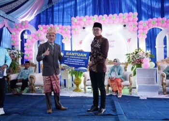 Serahkan Mobil Ambulan Untuk 3 Kecamatan di Peninjauan Raya, YPN Didampingi Puluhan Anggota DPRD 