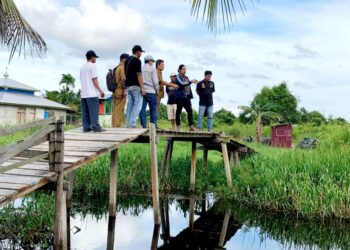 Respon Cepat Ketua Komisi II DPRD Tanjabbar, Tinjau Lokasi Banjir Kecamatan Bramitam