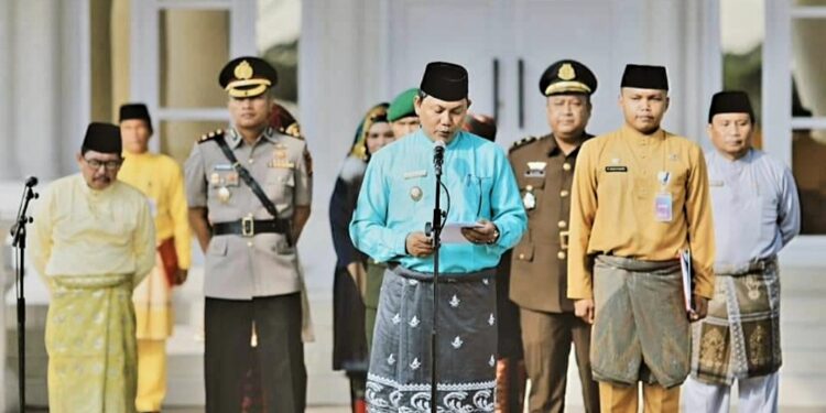 Wabup Tanjabbar Bacakan Amanat Gubernur Saat Jadi Irup Peringatan HUT Provinsi Jambi Ke-66 