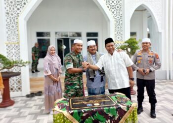 Didampingi Dandim Bupati Tanjabbar Resmikan Masjid As-Syarif Kodim 0419/Tanjab