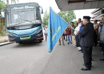 Al Haris Lepas Kontingen PWI Jambi Ke HPN 2023 di Medan