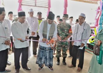 Hadiri Pengajian Akbar Safari Jumat Desa Tanah Tumbuh, Anwar Sadat Berikan Bantuan