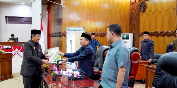 Ketua DPRD Pimpin Rapat Paripurna Penyampain Bupati Terhadap Pandangan Umum Fraksi-Fraksi