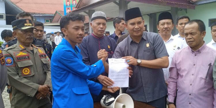 Mahasiswa Yang Tergabung Dalam BEM Nusantara Tolak UU Cipta Kerja