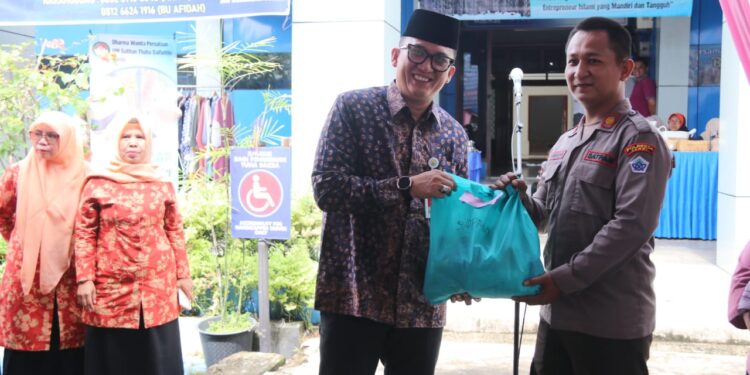 Ariansyah Apresiasi Kegiatan DWP UIN STS Peduli Keluarga PKH