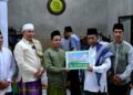 Safari Ke Desa Tanjung Pasir, Wagub Sani Salurkan Bantuan