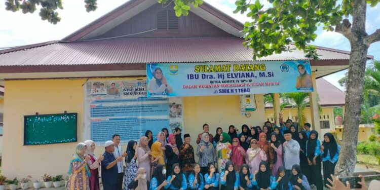 Ketua Komite IV DPD RI, Hj.Elviana Kunjungi SMKN 1 Tebo