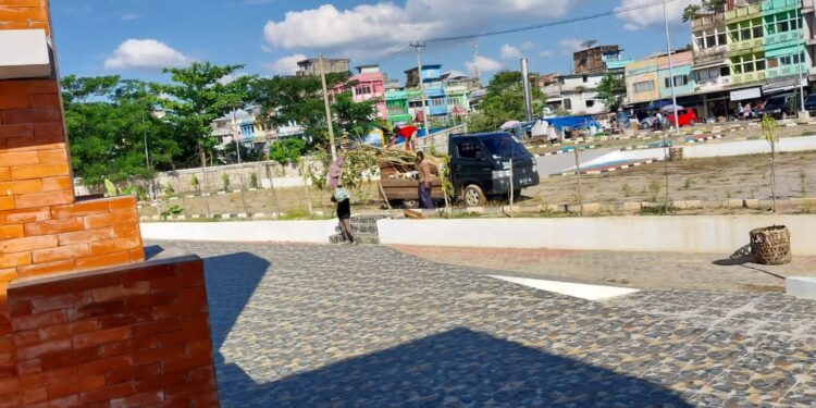 Masih Dalam Pemeliharaan Rekanan, Genangan Air di RTH Eks Pasar Angso Duo Karena Tumpukan Sampah