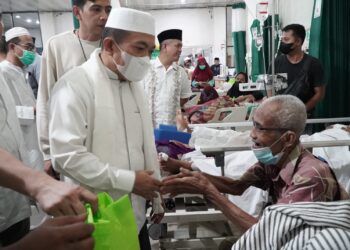 Sambut Idul Fitri, Gubernur Al Haris Kunjungi Nakes dan Pasien di RSUD Raden Mattaher