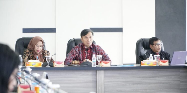 Ketua DPRD Provinsi Jambi Edi Purwanto Berikan Kuliah Umum Pada Mahasiswa FH UNJA