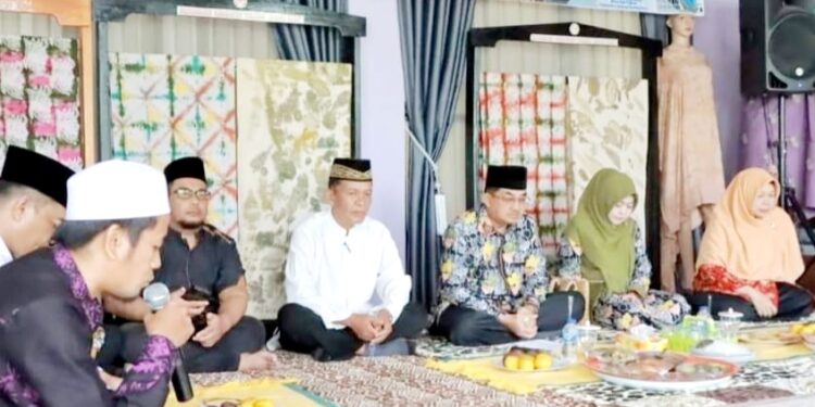 Bupati Anwar Sadat Didampingi Ketua Dekranasda Halal Bihalal Bersama Pengurus Dekranasda Tanjabbar