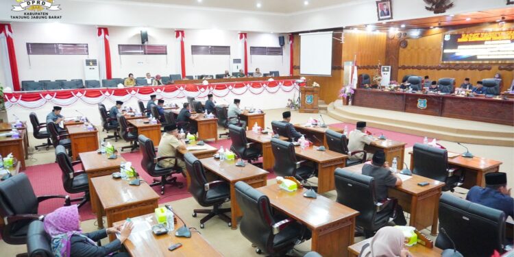 Dengarkan Tanggapan Fraksi-Fraksi, DPRD Tanjabbar Gelar Paripurna Kedua 