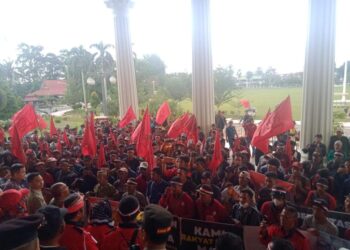 Ratusan Petani Geruduk Kantor Gubernur dan DPRD Jambi, Desak Pemerintah Tuntaskan Konflik Lahan dengan PT SBP   