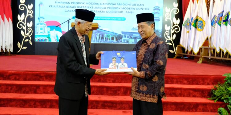 DIHADAPAN RATUSAN ALUMNI GONTOR, WAGUB SANI PUJI PERAN ALUMNI SEBAGAI UJUNG TOMBAK PENDIDIKAN ISLAM JAMBI