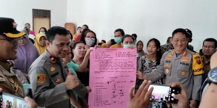 Apresiasi Emak-emak Gerebek Rumah Transaksi Narkoba, Kapolresta Turut Berikan Nomor Telepon Pribadi ke Warga