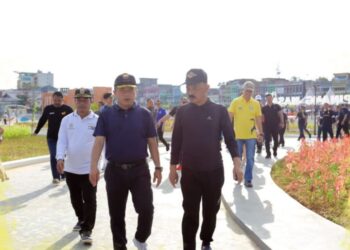 Kadis PUPR M.Fauzi Ikuti Kegiatan Senam Bersama dan Gotong Royong di Taman Putri Pinang Masak Angso Duo