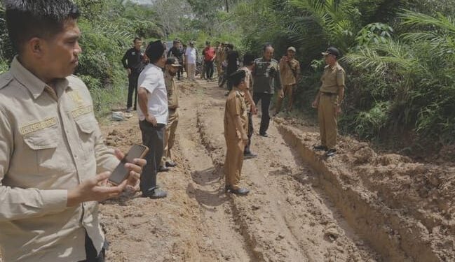 Kadis PUPR Provinsi Jambi M.Fauzi Tinjau Kerusakan Ruas Jalan