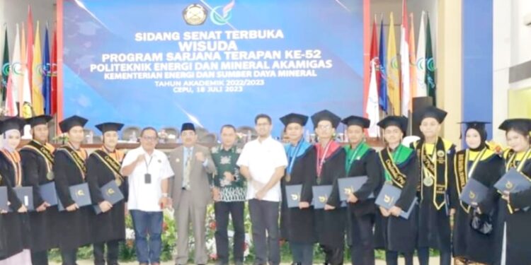 Bupati Anwar Sadat Hadiri Prosesi Wisuda Sarjana Terapan ke-52 PEM Akamigas TA 2022/2023