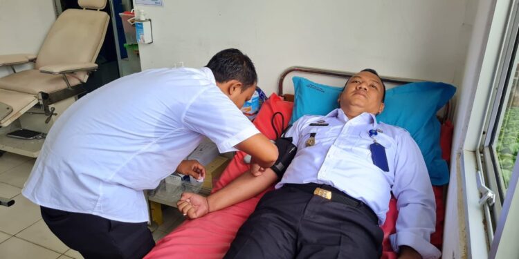 Sambut HUT Kemenkumham ke 78, Lapas dan Kanim Kuala Tungkal Gelar Donor Darah