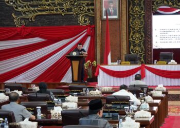 Gubernur Al Haris Sampaikan Jawaban Pemerintah Terhadap Pemandangan Umum Fraksi-fraksi DPRD  Provinsi Jambi