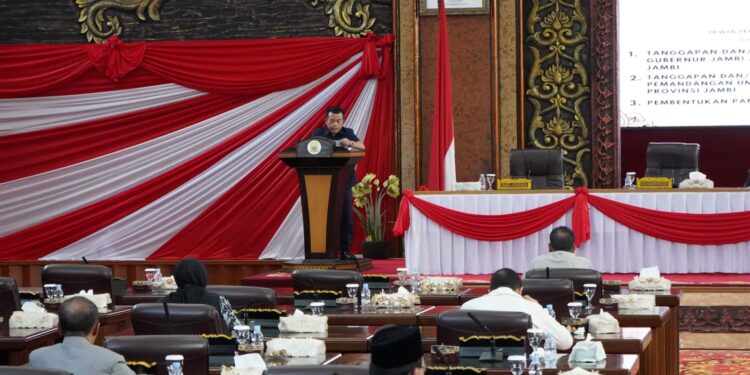 Gubernur Al Haris Sampaikan Jawaban Pemerintah Terhadap Pemandangan Umum Fraksi-fraksi DPRD  Provinsi Jambi